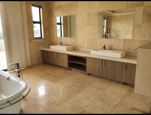 6 BEDROOM HOUSE FOR SALE IN LANSERIA